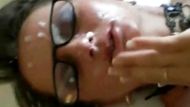 Asstraffic Sophie Lynx trêu chọc xxx phim xex bởi các hồ bơi trước đít tình dục
