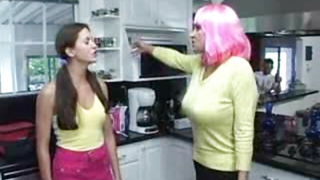 Sandy und ihre Stiefmutter video xxx hay vernaschen ihren Freund